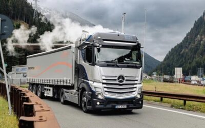 Mit Brennstoffzelle über den Brenner: Daimler Truck testet Wasserstoff-Lkw