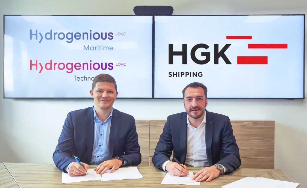 (v.l.n.r.) Dr. Daniel Teichmann, CEO und Gründer von Hydrogenious LOHC Technologies, und Steffen Bauer, CEO von HGK Shipping