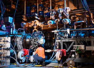 Tests an Wasserstoff-Triebwerk im DLR